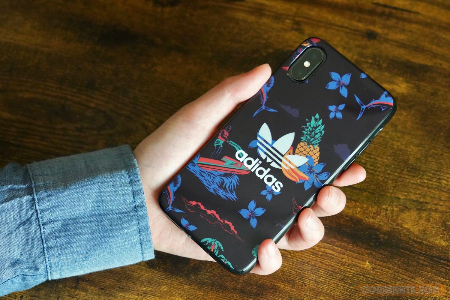 レビュー Adidas Originals Beach Snap Case 今年の夏はこれで決まり Adidas公式のiphone X用ケース Corriente Top