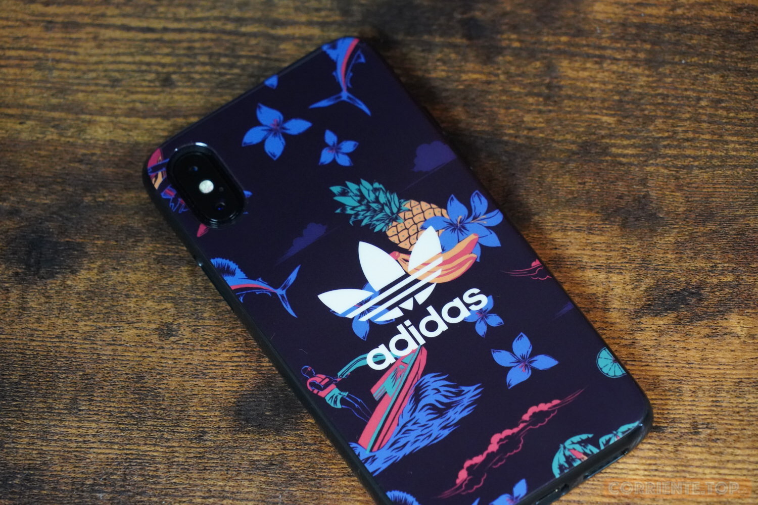 レビュー Adidas Originals Beach Snap Case 今年の夏はこれで決まり Adidas公式のiphone X用ケース Corriente Top