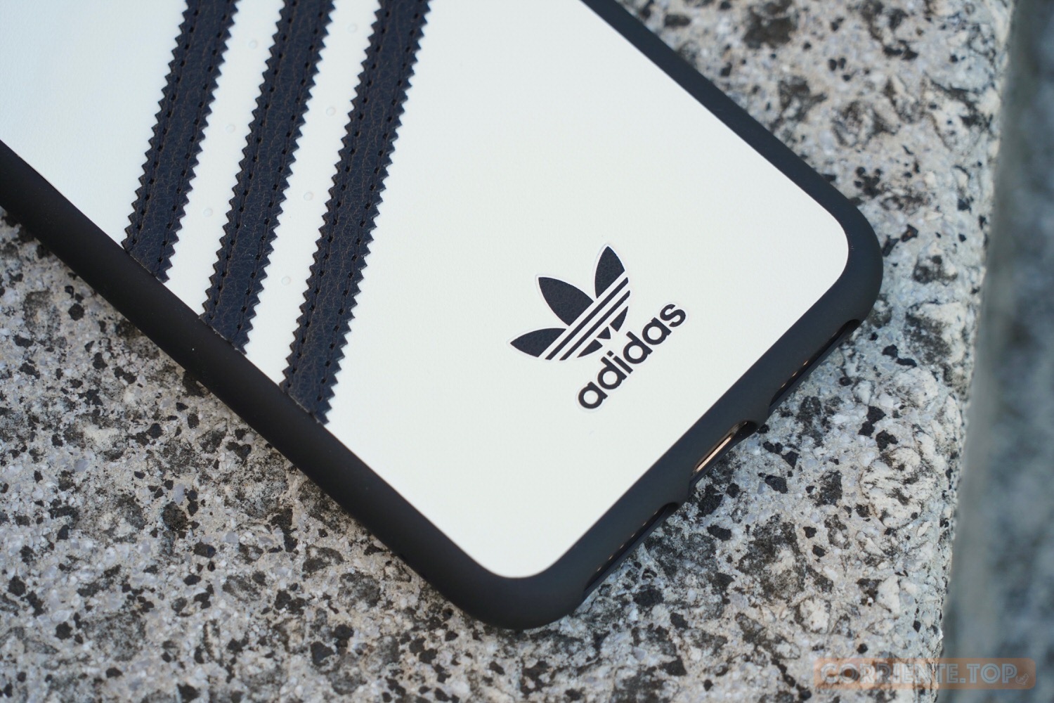 レビュー Adidasのiphone Xs Xs Max用ケース Samba Moulded Case Corriente Top