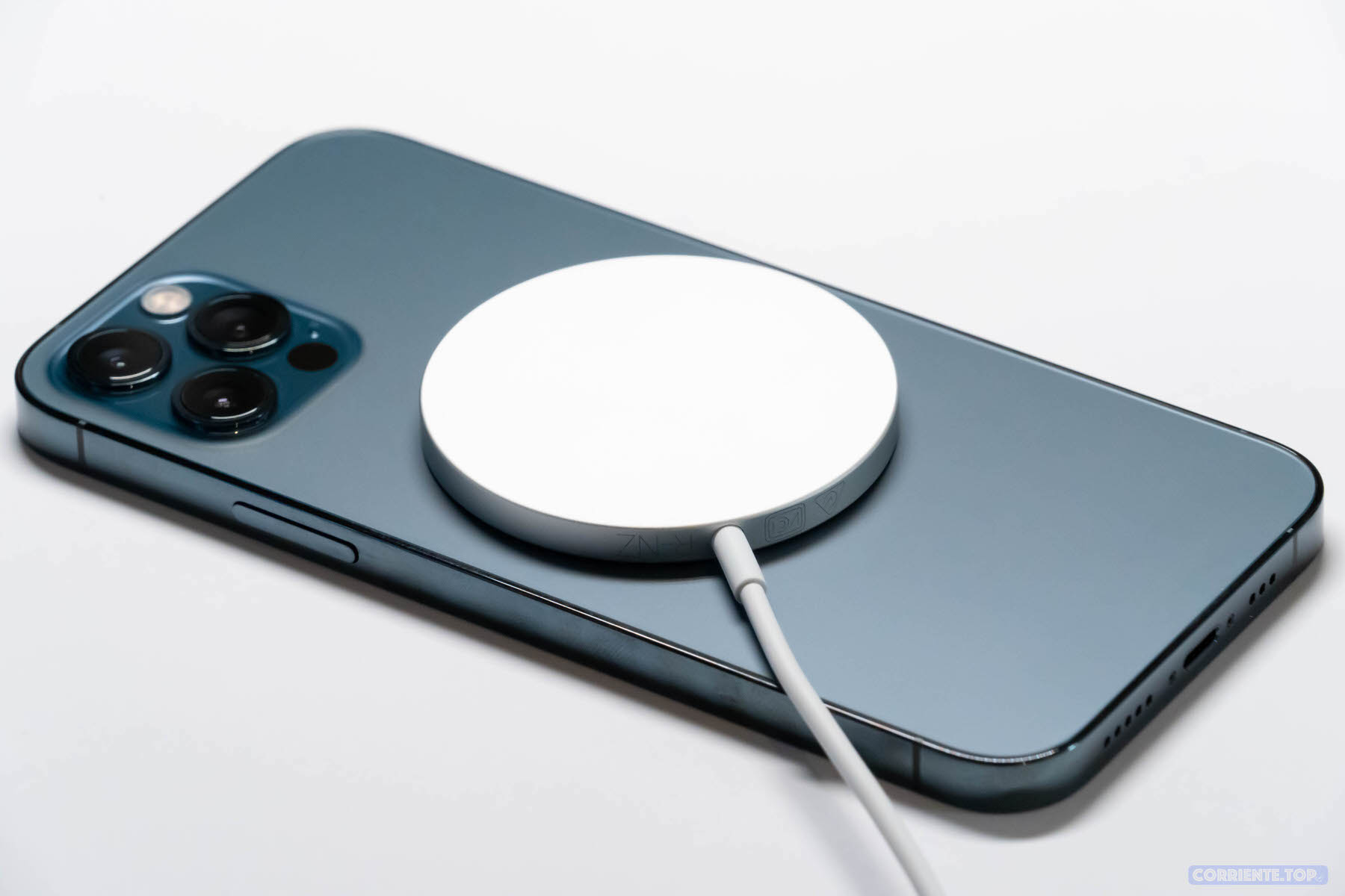 Apple、やはりMagSafeに対応した純正バッテリーパックの発売を予定か