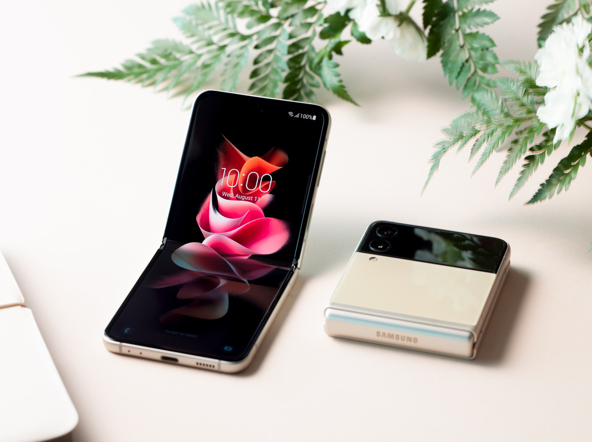Galaxy Z Flip3 5G｣ 正式発表。カバーディスプレイが大型化、防水にも 